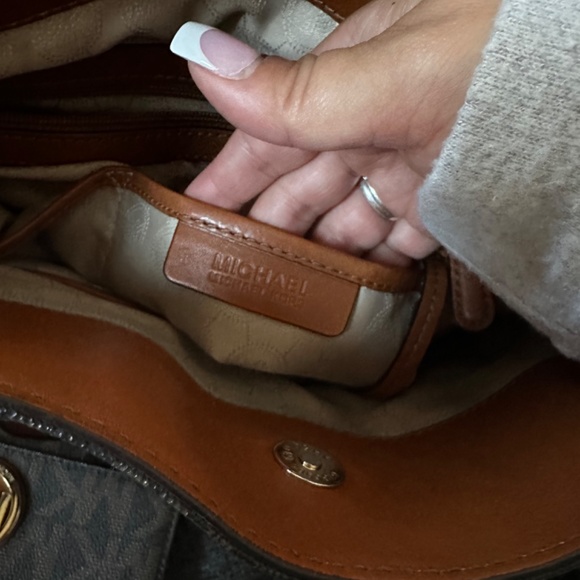 Michael kors purse w/ matching wallet - Picture 8 of 14